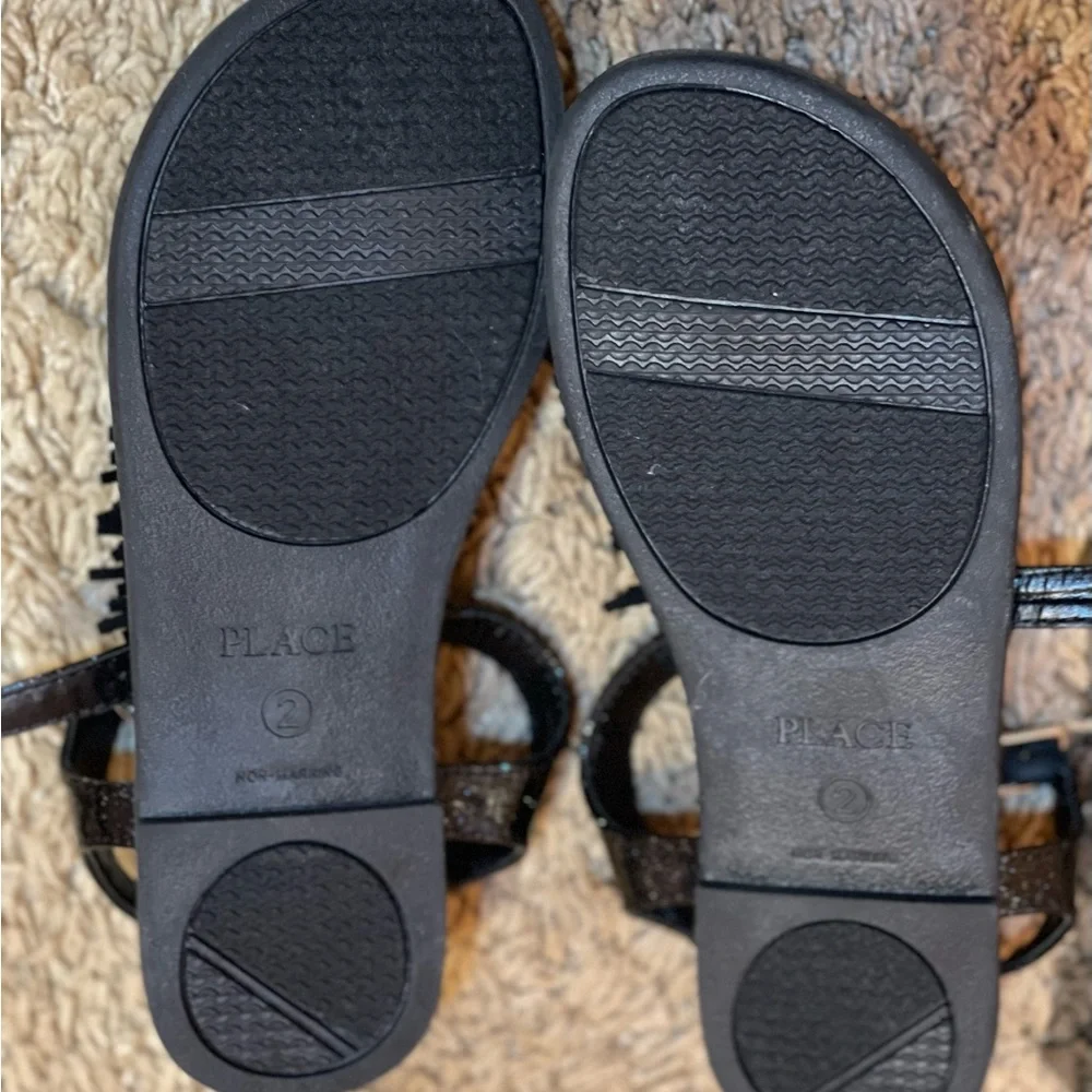 The Children’s Place girls size 2 sandals
